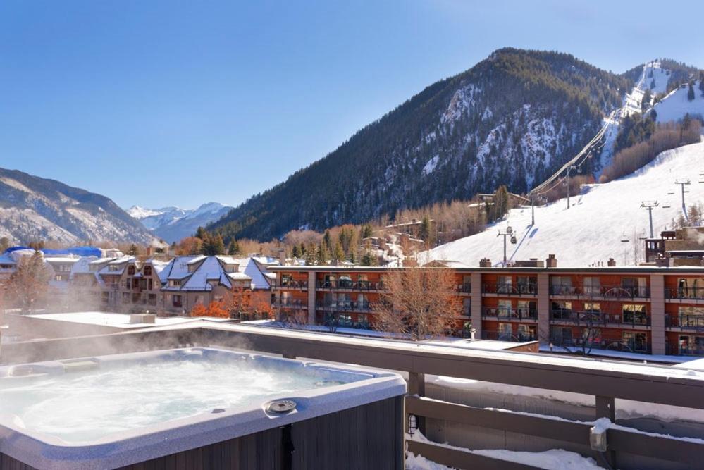 Independence Square 202, Hotel Room Over-Looking The Mall And Aspen Mountain Buitenkant foto