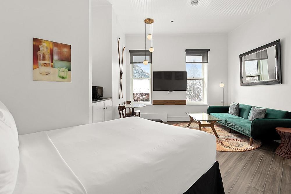 Independence Square 202, Hotel Room Over-Looking The Mall And Aspen Mountain Buitenkant foto