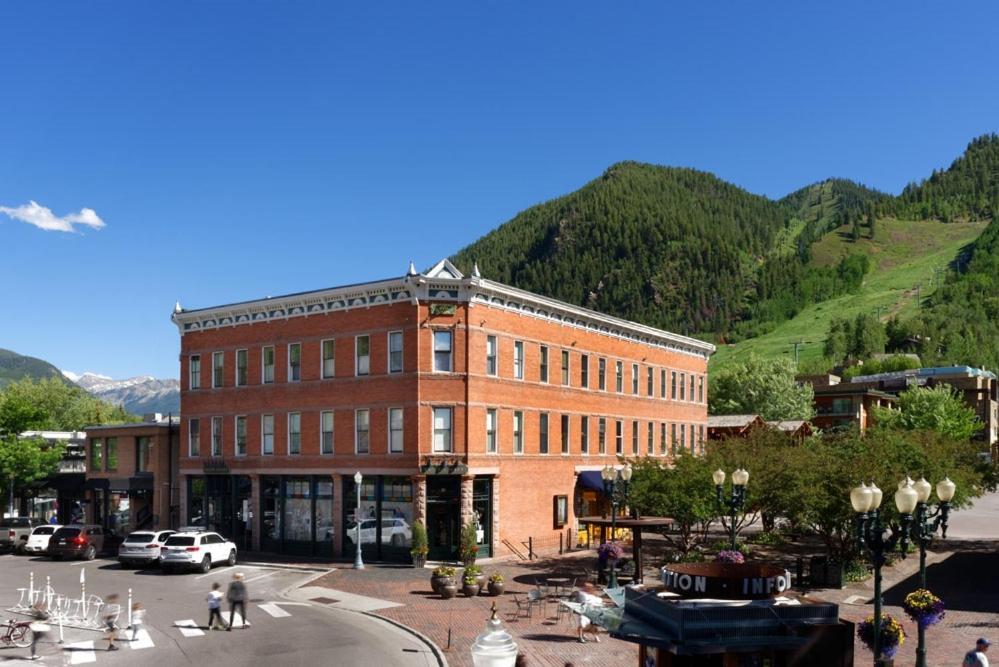 Independence Square 202, Hotel Room Over-Looking The Mall And Aspen Mountain Buitenkant foto